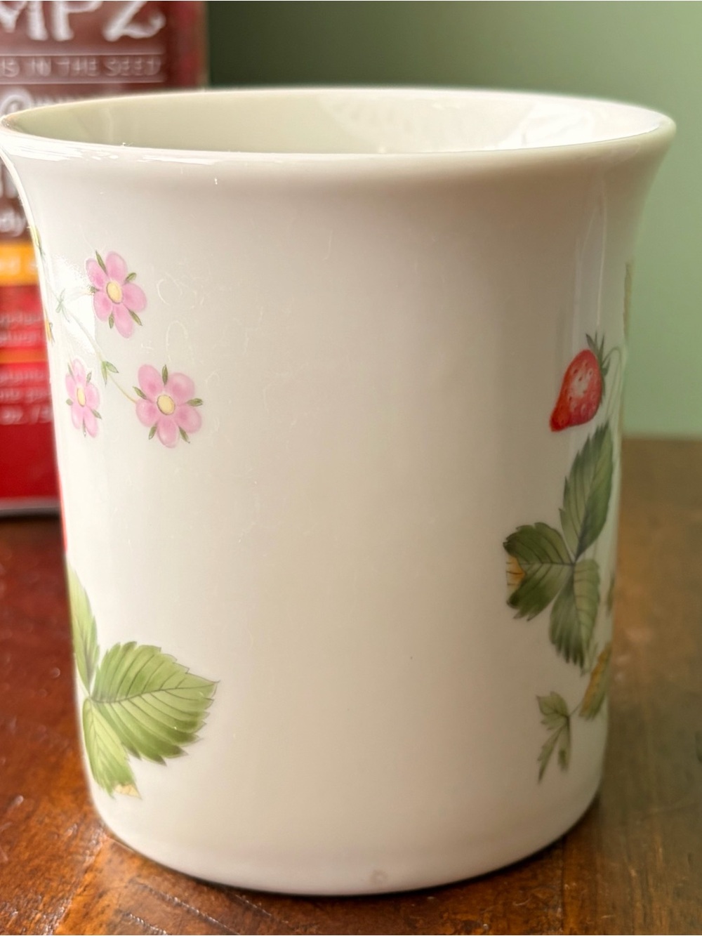 Porcelain Vintage Charming Strawberry Botanical Mug - White with Red & Green - Picture 3 of 6